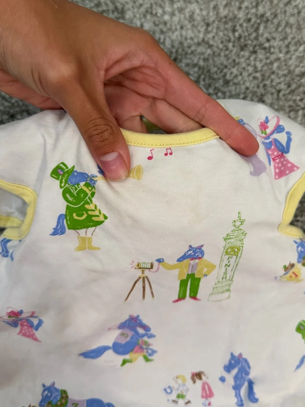 The Beaufort Bonnet Company Big Bite Bib Exclusively for Keeneland Horses Derby